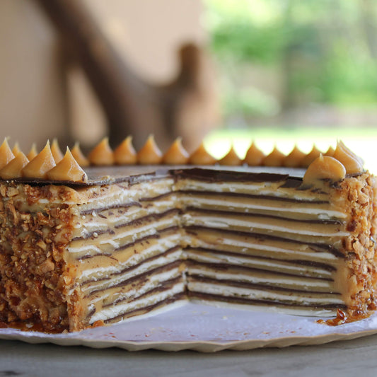 Torta de Láminas de Chocolate Blanco y Negro