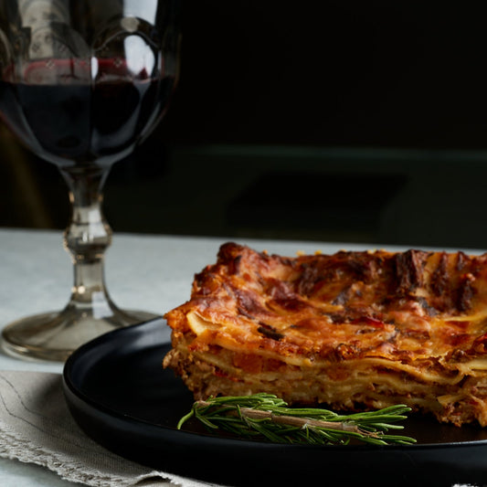 Lasaña de Mechada, Queso Azul y Cebolla Acaramelada