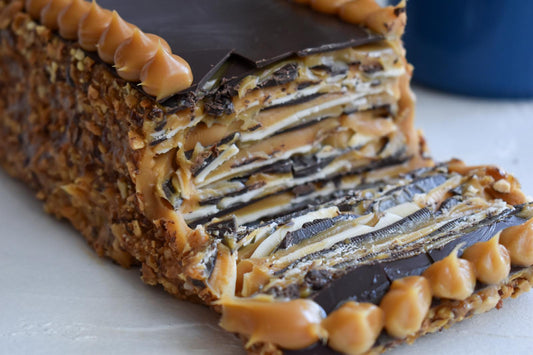 Torta de Láminas de Chocolate Blanco y Negro