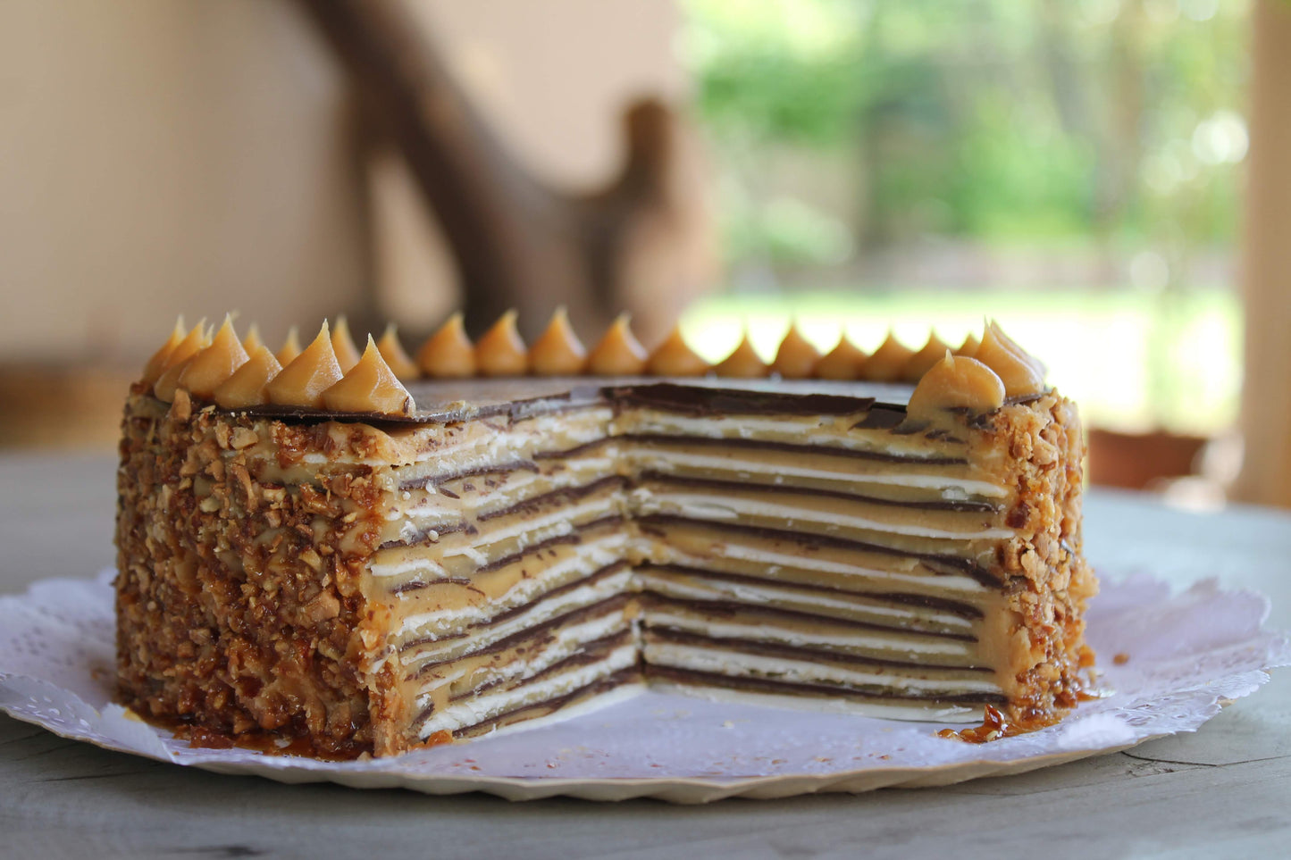 Torta de Láminas de Chocolate Blanco y Negro